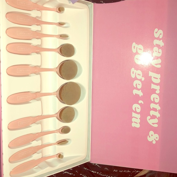 Vanity Planet - Blend Party Oval Makeup Brush Set